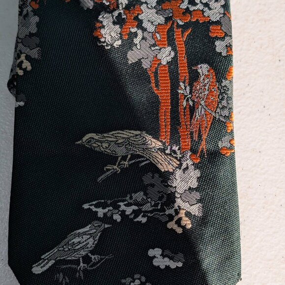 Vintage 1970's Jacquard Woven Polyester Kipper Tie Featuring A Bird & Tree Scene - Picture 5 of 8